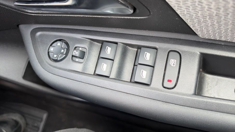 Citroen C4 1.2 PureTech [130] Shine 5dr Petrol Hatchback - Image 33