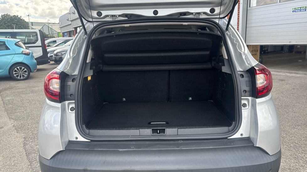 Renault Captur 0.9 TCE 90 Iconic 5dr Petrol Hatchback - Image 4