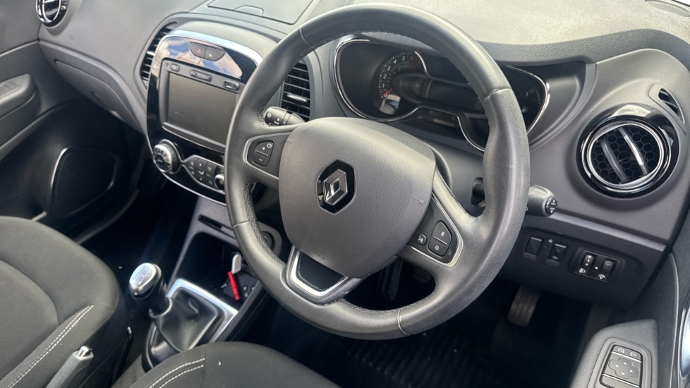 Renault Captur 0.9 TCE 90 Iconic 5dr Petrol Hatchback - Image 11