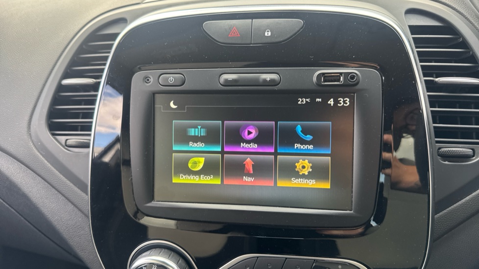 Renault Captur 0.9 TCE 90 Iconic 5dr Petrol Hatchback - Image 12