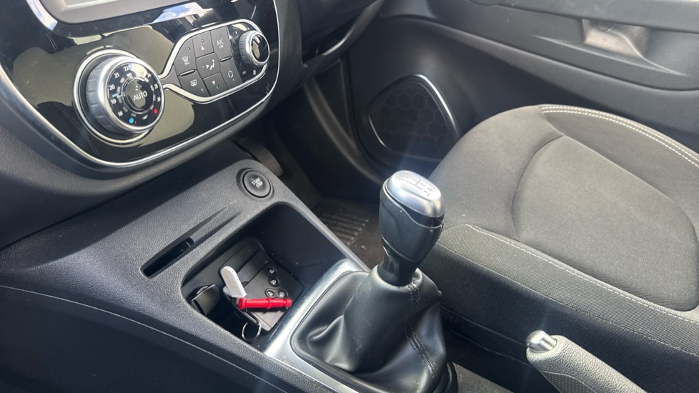 Renault Captur 0.9 TCE 90 Iconic 5dr Petrol Hatchback - Image 13