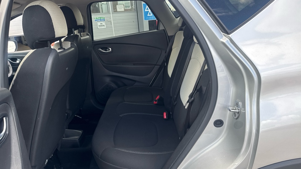 Renault Captur 0.9 TCE 90 Iconic 5dr Petrol Hatchback - Image 16