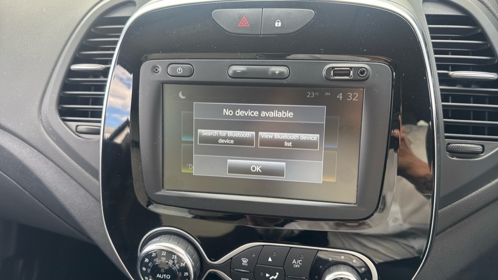 Renault Captur 0.9 TCE 90 Iconic 5dr Petrol Hatchback - Image 32