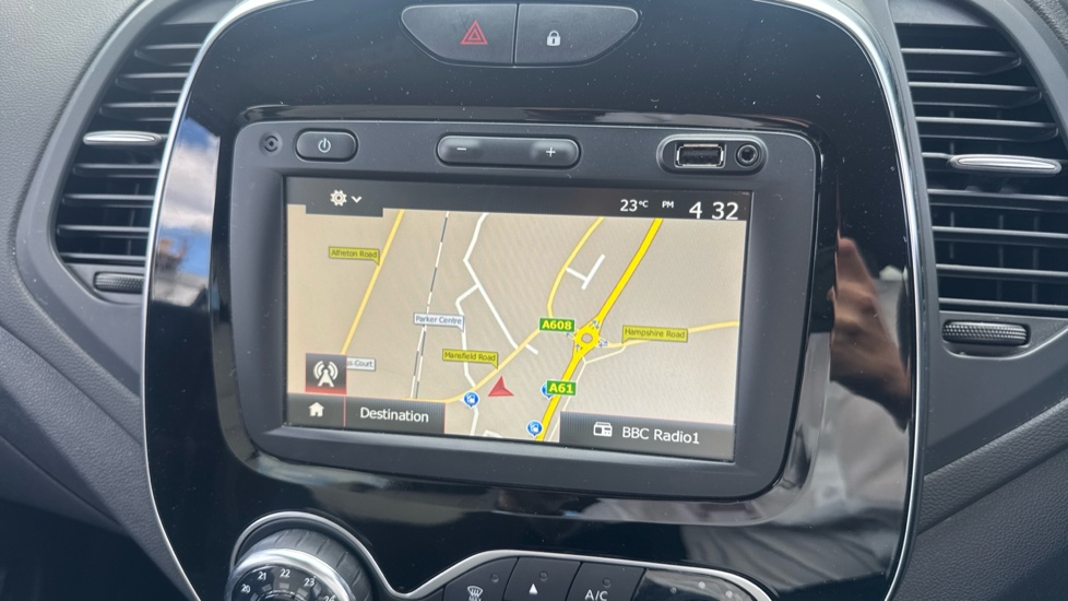 Renault Captur 0.9 TCE 90 Iconic 5dr Petrol Hatchback - Image 34