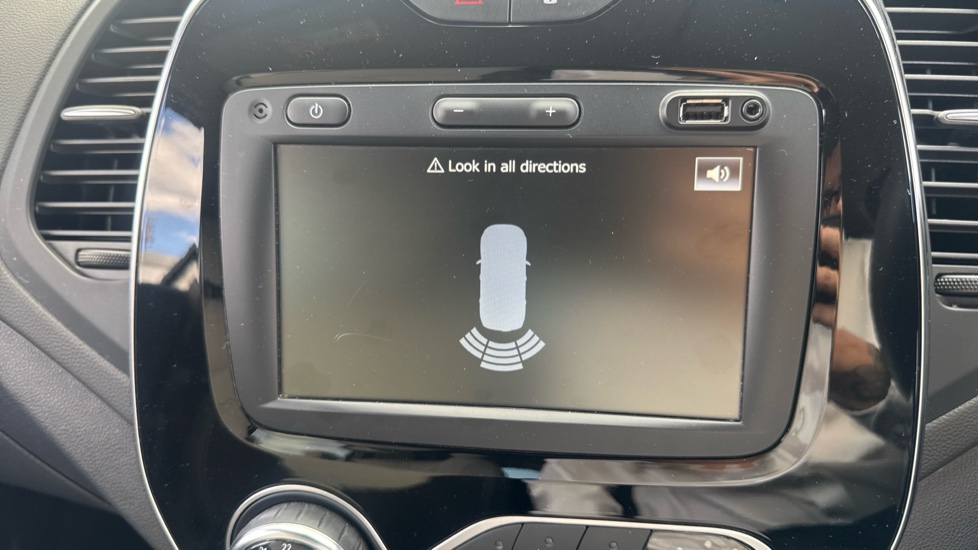 Renault Captur 0.9 TCE 90 Iconic 5dr Petrol Hatchback - Image 35