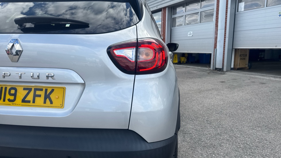 Renault Captur 0.9 TCE 90 Iconic 5dr Petrol Hatchback - Image 40