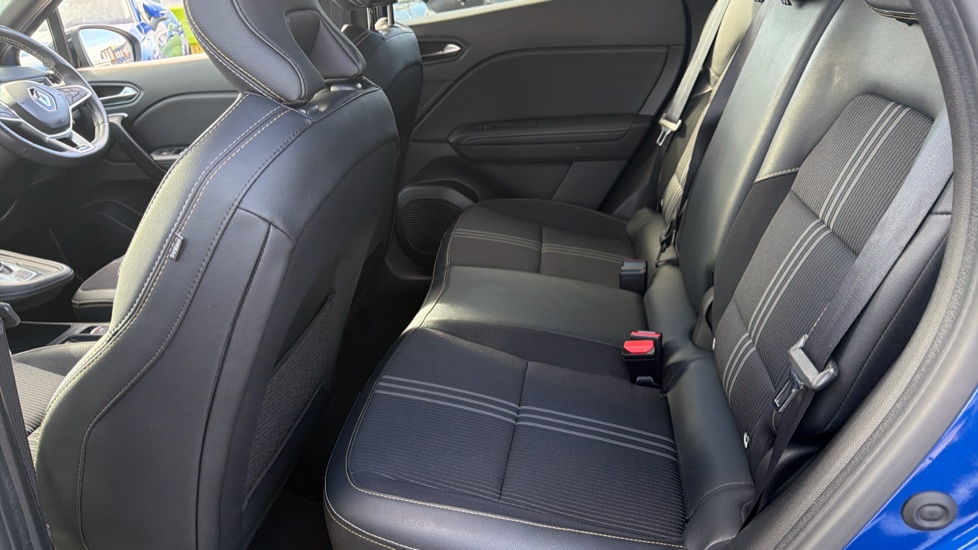 Renault Captur 1.6 E-Tech Plug-in hybrid 160 Engineered 5dr Auto Hatchback - Image 16