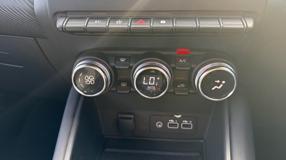 Renault Captur 1.6 E-Tech Plug-in hybrid 160 Engineered 5dr Auto Hatchback - Image 27