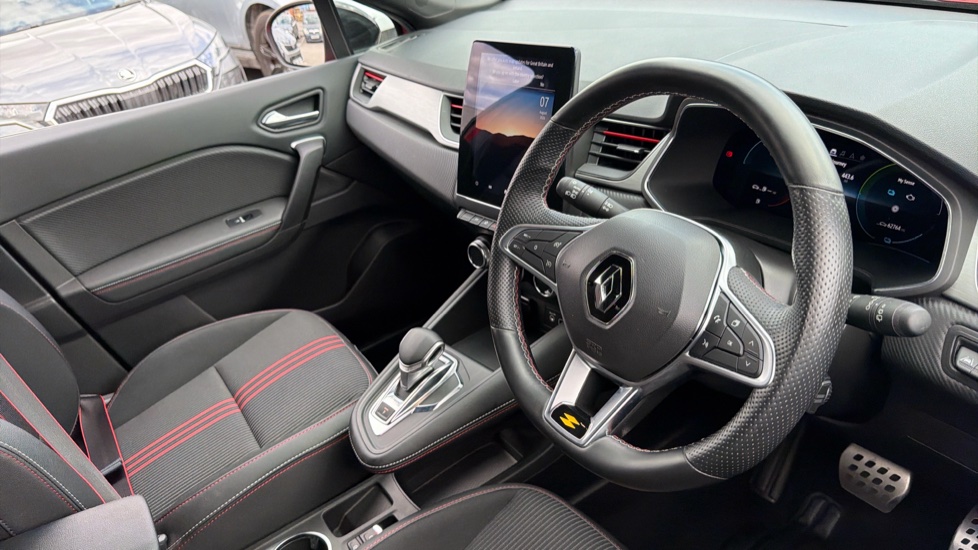 Renault Captur 1.6 E-TECH Hybrid 145 R.S. Line 5dr Auto Hybrid Hatchback - Image 11