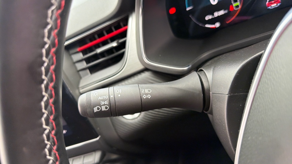 Renault Captur 1.6 E-TECH Hybrid 145 R.S. Line 5dr Auto Hybrid Hatchback - Image 24