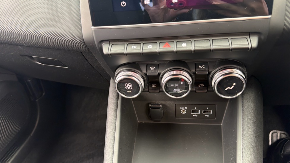 Renault Captur 1.6 E-TECH Hybrid 145 R.S. Line 5dr Auto Hybrid Hatchback - Image 26