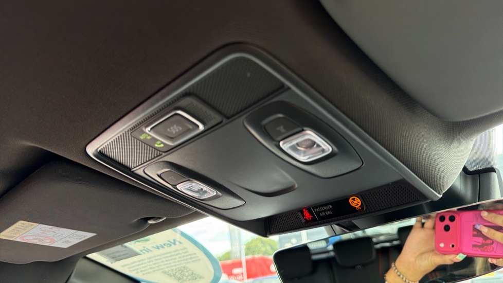 Renault Captur 1.6 E-TECH Hybrid 145 R.S. Line 5dr Auto Hybrid Hatchback - Image 29