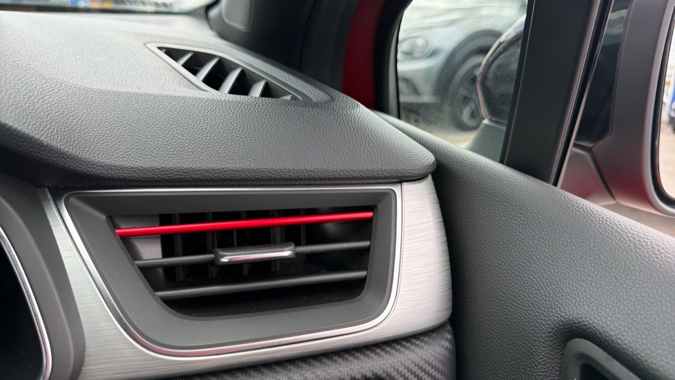 Renault Captur 1.6 E-TECH Hybrid 145 R.S. Line 5dr Auto Hybrid Hatchback - Image 32