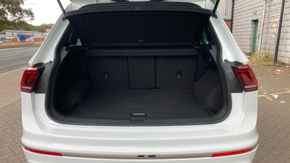 Volkswagen Tiguan 2.0 TDi 150 4Motion R-Line 5dr DSG Diesel Estate - Image 4