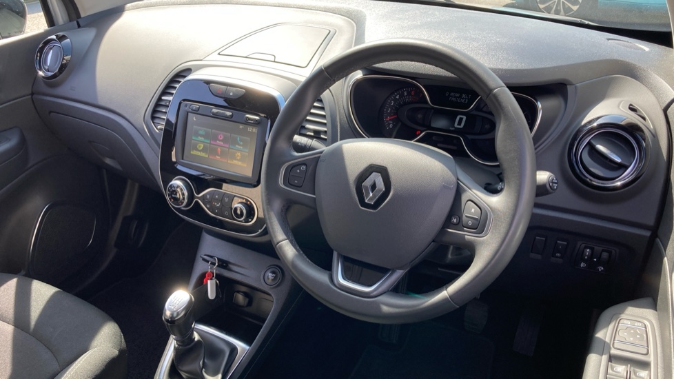 Renault Captur 1.3 TCE 130 Iconic 5dr Petrol Hatchback - Image 11