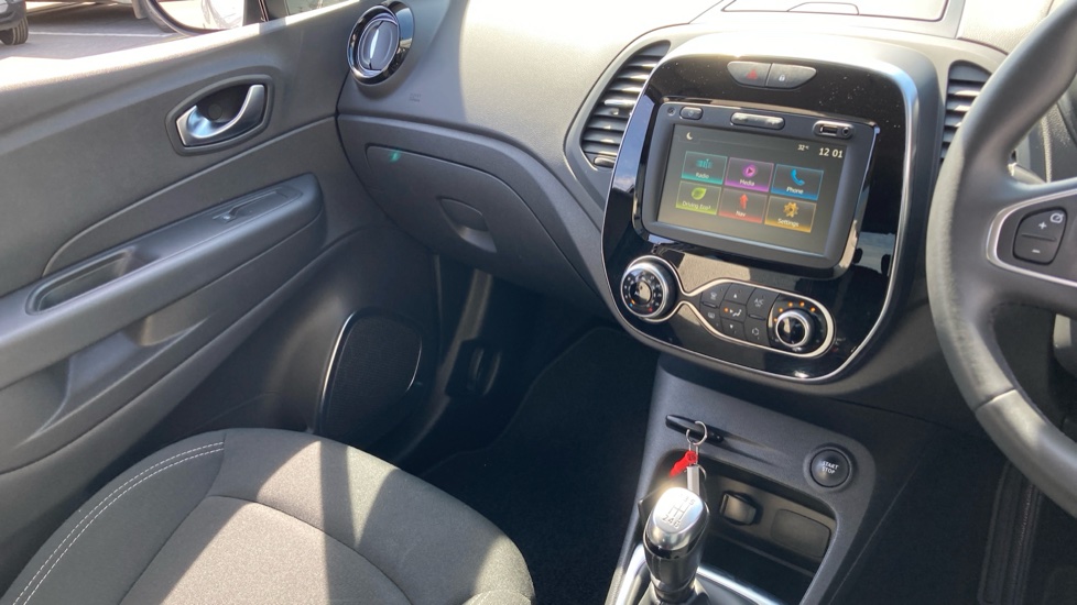 Renault Captur 1.3 TCE 130 Iconic 5dr Petrol Hatchback - Image 14