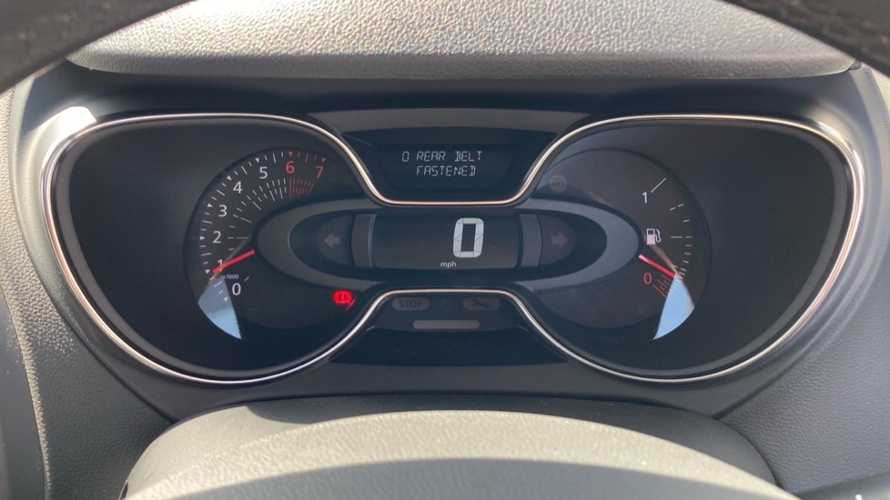 Renault Captur 1.3 TCE 130 Iconic 5dr Petrol Hatchback - Image 18