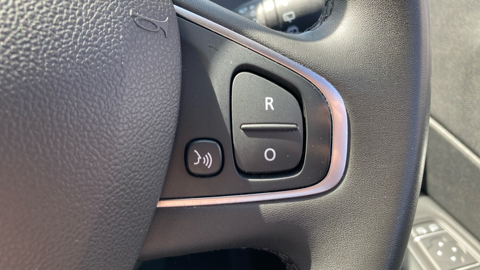 Renault Captur 1.3 TCE 130 Iconic 5dr Petrol Hatchback - Image 26