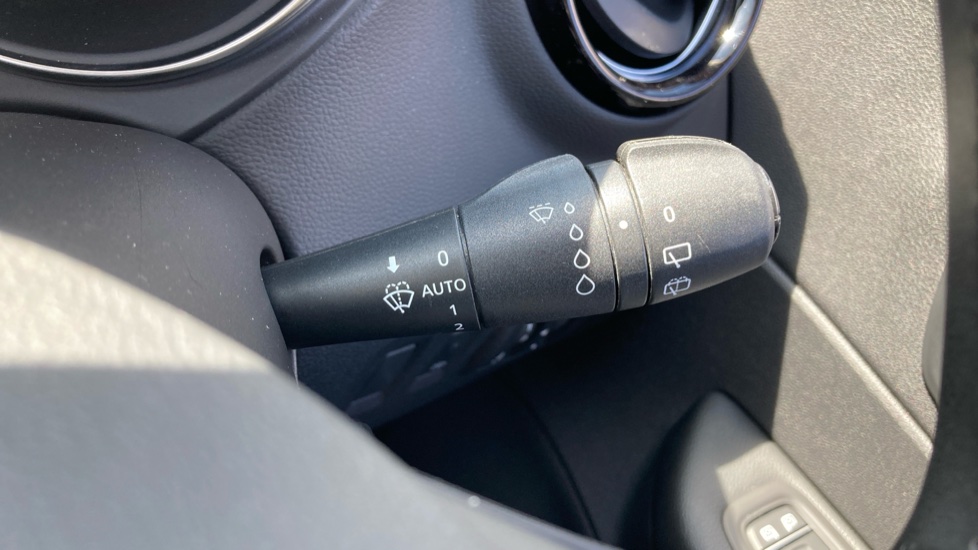 Renault Captur 1.3 TCE 130 Iconic 5dr Petrol Hatchback - Image 27