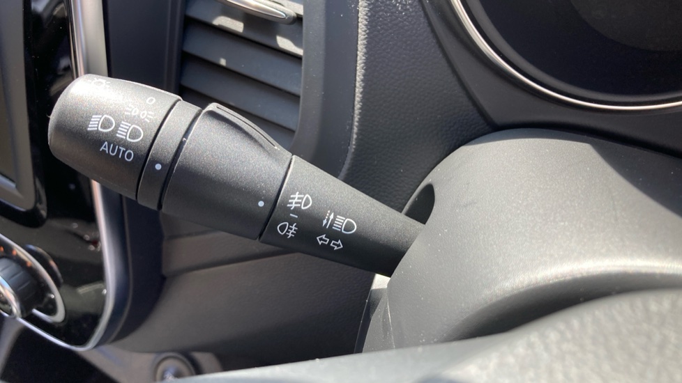 Renault Captur 1.3 TCE 130 Iconic 5dr Petrol Hatchback - Image 28