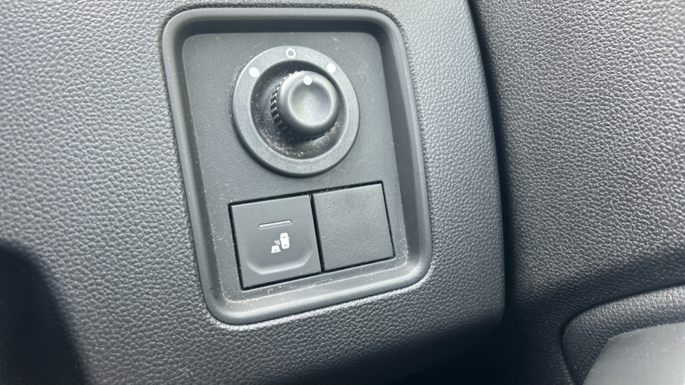 Dacia Duster 1.0 TCe 90 Prestige 5dr Petrol Estate - Image 30