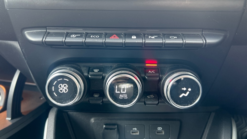 Dacia Duster 1.0 TCe 90 Prestige 5dr Petrol Estate - Image 35