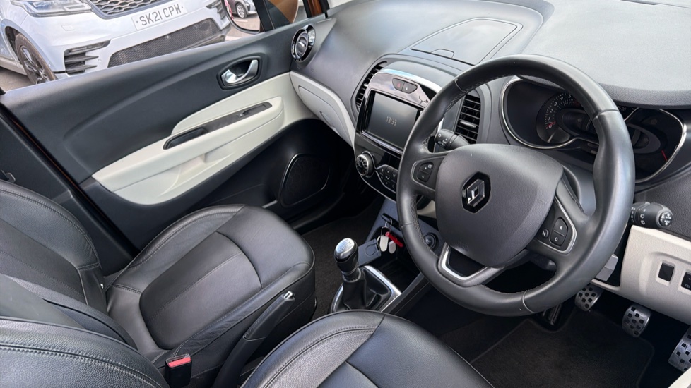 Renault Captur 1.3 TCE 130 GT Line 5dr Petrol Hatchback - Image 11