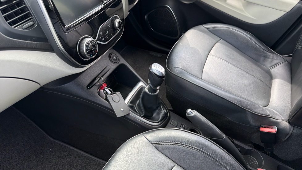 Renault Captur 1.3 TCE 130 GT Line 5dr Petrol Hatchback - Image 13