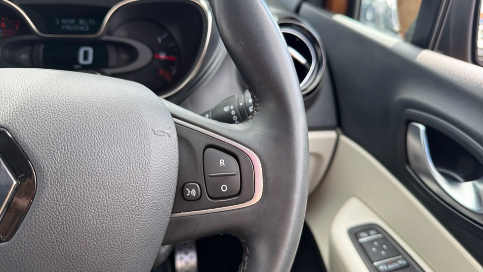 Renault Captur 1.3 TCE 130 GT Line 5dr Petrol Hatchback - Image 22