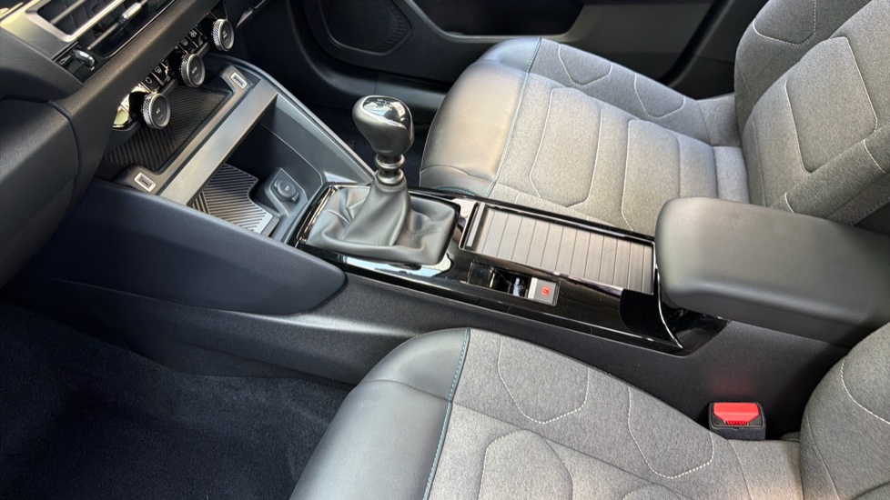 Citroen C4 1.2 PureTech [130] Shine 5dr Petrol Hatchback - Image 13