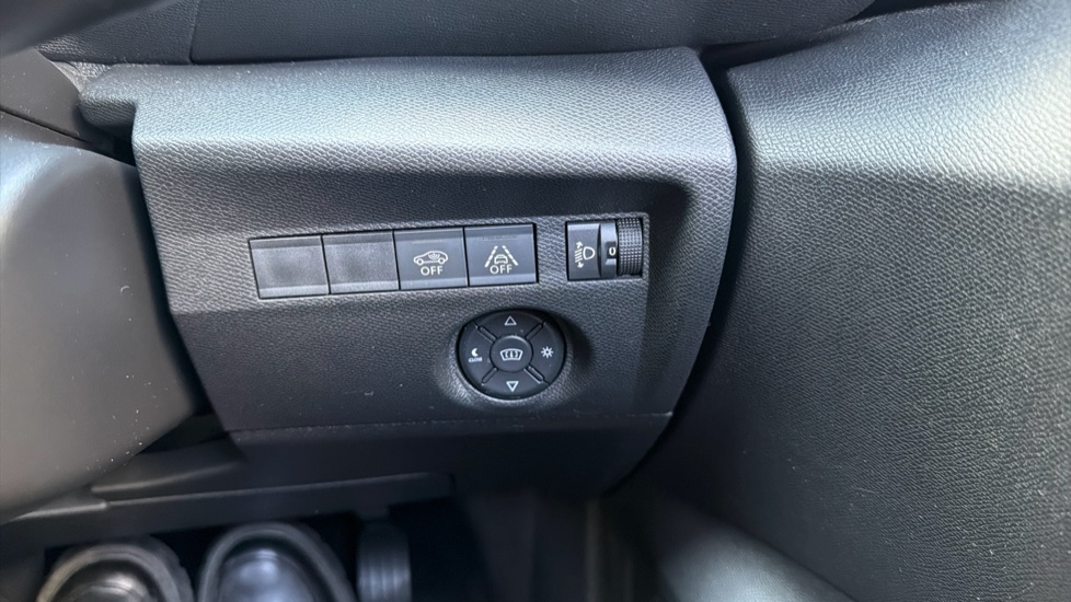 Citroen C4 1.2 PureTech [130] Shine 5dr Petrol Hatchback - Image 25