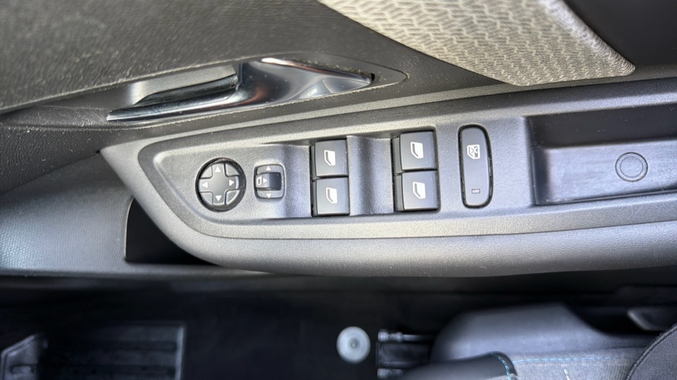 Citroen C4 1.2 PureTech [130] Shine 5dr Petrol Hatchback - Image 26