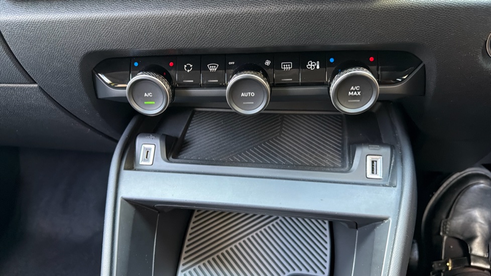 Citroen C4 1.2 PureTech [130] Shine 5dr Petrol Hatchback - Image 27