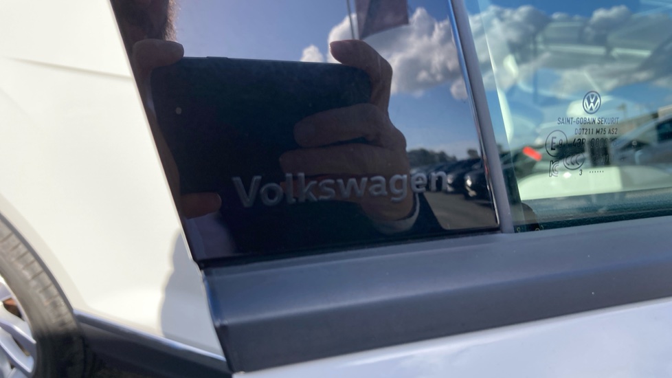 Volkswagen T-Roc 1.5 TSI Style 5dr DSG Petrol Hatchback - Image 45