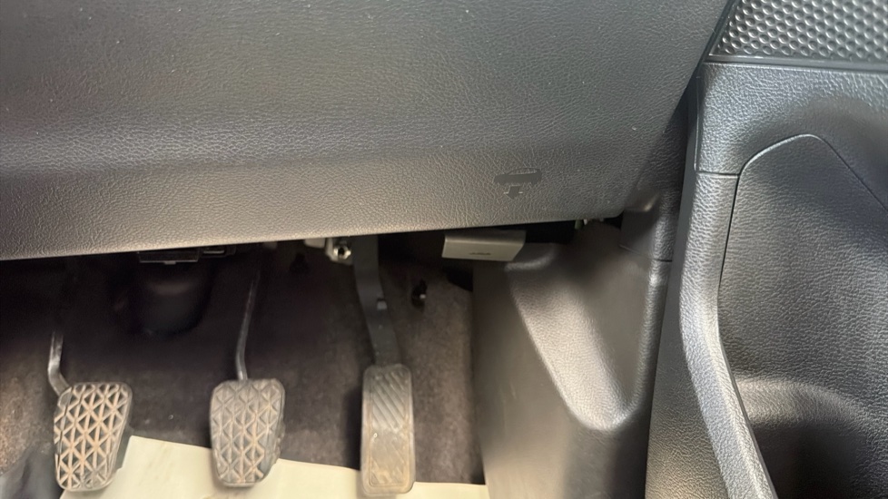 Ford KA+ 1.2 85 Zetec 5dr Petrol Hatchback - Image 27