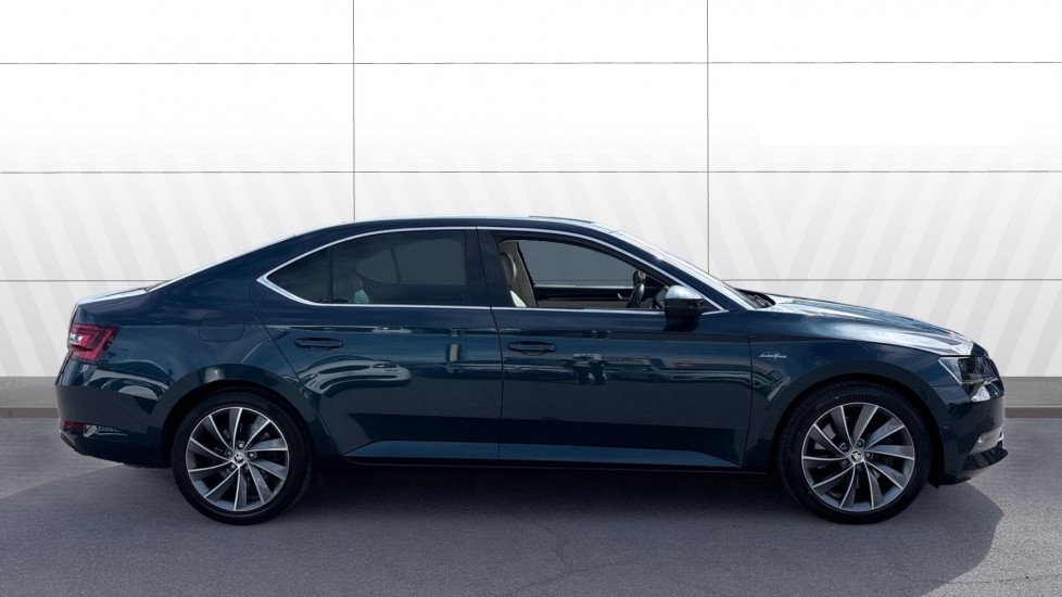 Skoda Superb 2.0 TSI 272 Laurin + Klement 4X4 5dr DSG Petrol Hatchback - Image 5