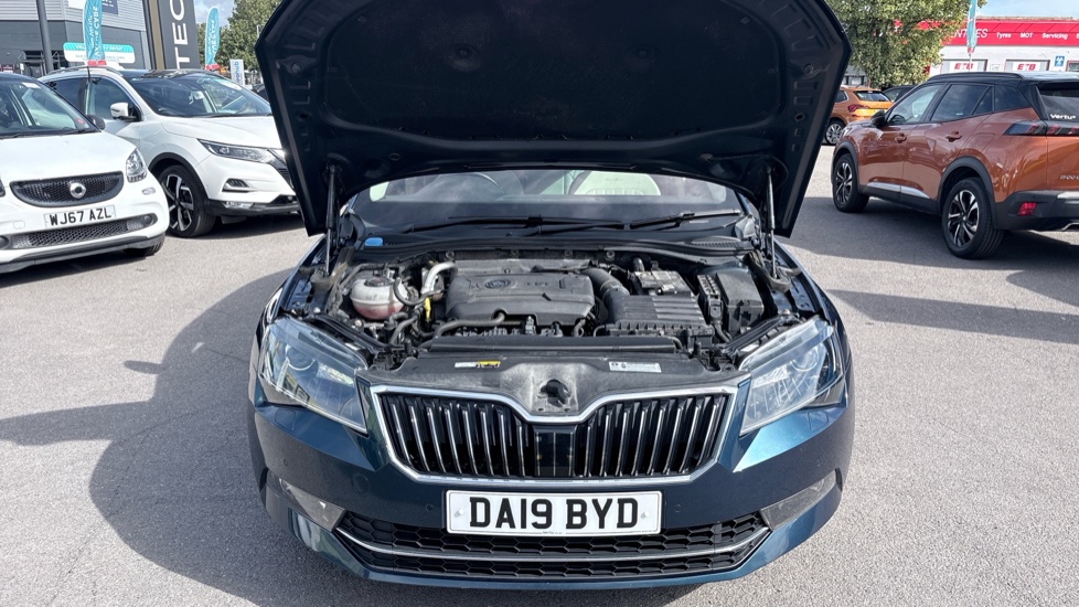 Skoda Superb 2.0 TSI 272 Laurin + Klement 4X4 5dr DSG Petrol Hatchback - Image 8
