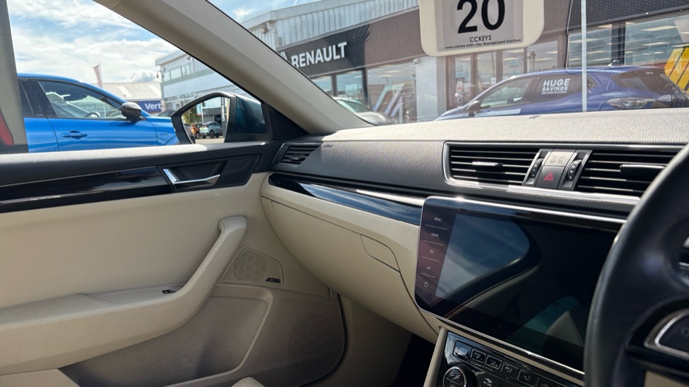 Skoda Superb 2.0 TSI 272 Laurin + Klement 4X4 5dr DSG Petrol Hatchback - Image 14