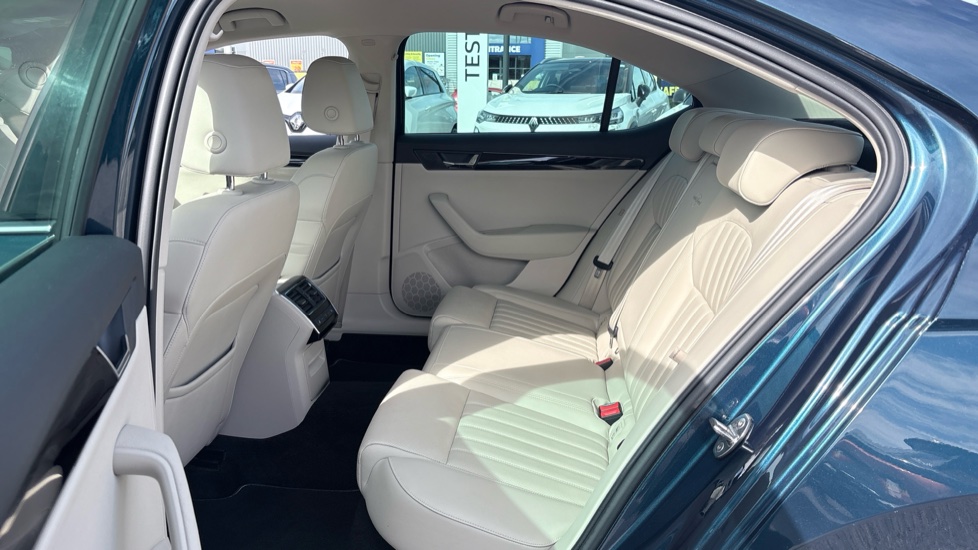 Skoda Superb 2.0 TSI 272 Laurin + Klement 4X4 5dr DSG Petrol Hatchback - Image 16