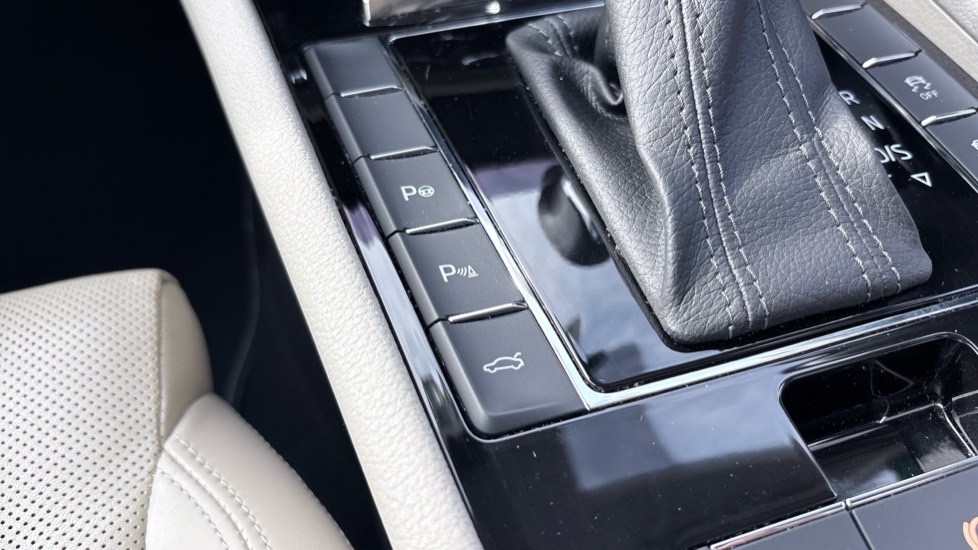 Skoda Superb 2.0 TSI 272 Laurin + Klement 4X4 5dr DSG Petrol Hatchback - Image 34