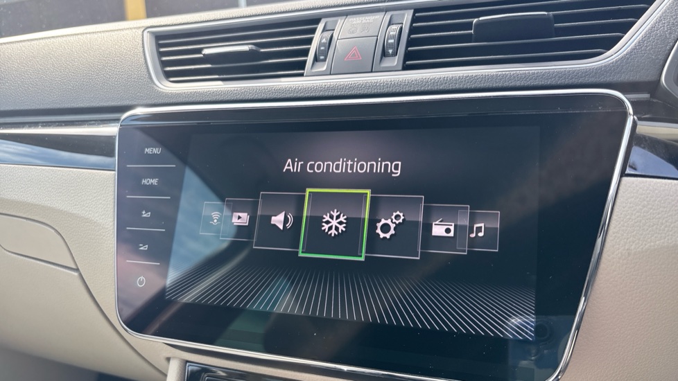 Skoda Superb 2.0 TSI 272 Laurin + Klement 4X4 5dr DSG Petrol Hatchback - Image 51