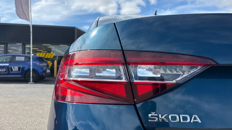 Skoda Superb 2.0 TSI 272 Laurin + Klement 4X4 5dr DSG Petrol Hatchback - Image 67