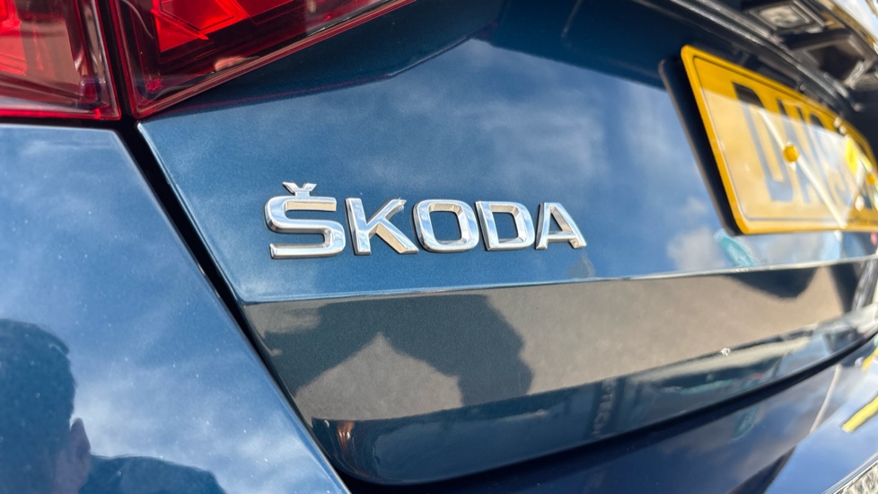 Skoda Superb 2.0 TSI 272 Laurin + Klement 4X4 5dr DSG Petrol Hatchback - Image 68