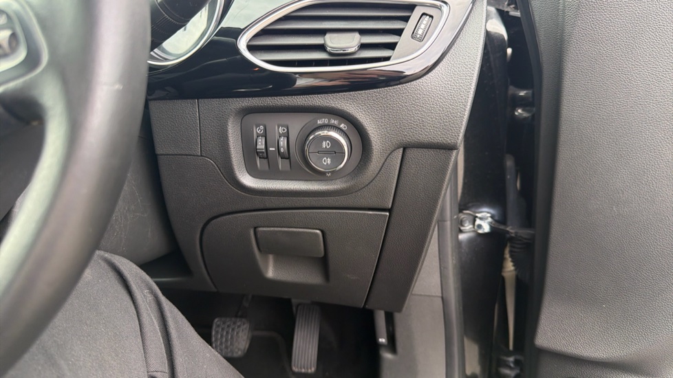 Vauxhall Astra 1.6T 16V 200 SRi Nav 5dr Petrol Hatchback - Image 24
