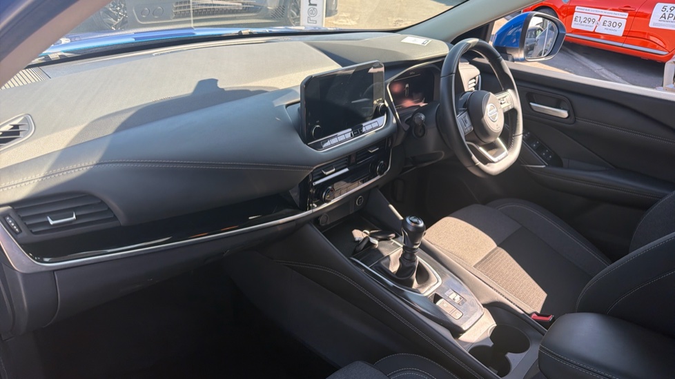 Nissan Qashqai 1.3 DiG-T MH N-Connecta 5dr Petrol Hatchback - Image 9
