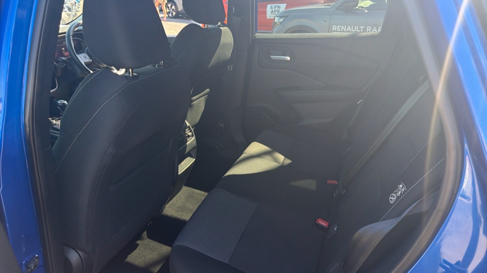Nissan Qashqai 1.3 DiG-T MH N-Connecta 5dr Petrol Hatchback - Image 16