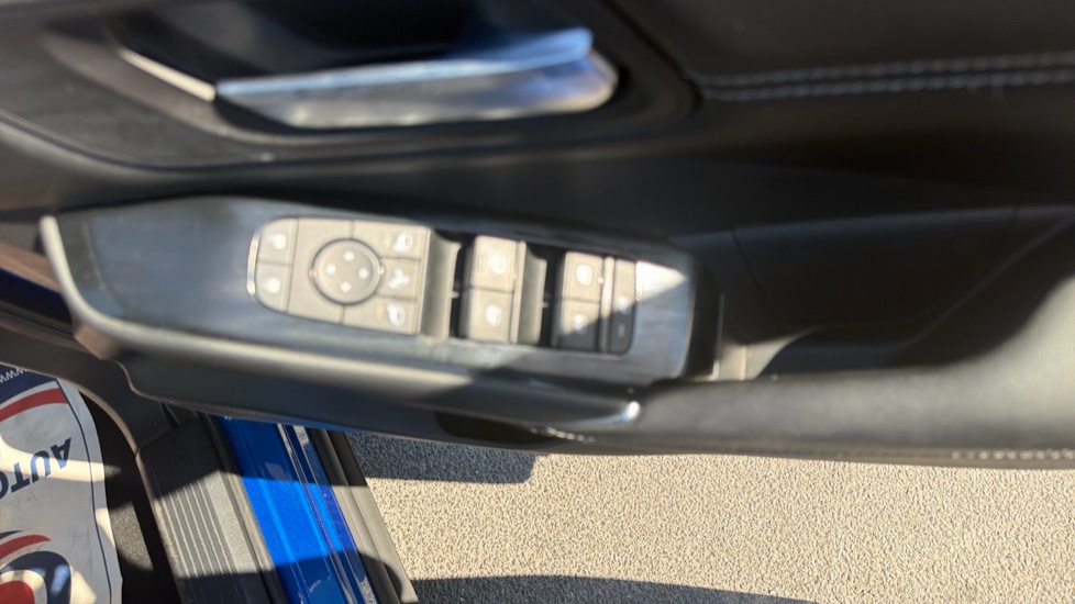 Nissan Qashqai 1.3 DiG-T MH N-Connecta 5dr Petrol Hatchback - Image 21