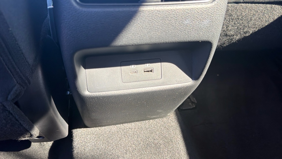 Nissan Qashqai 1.3 DiG-T MH N-Connecta 5dr Petrol Hatchback - Image 31