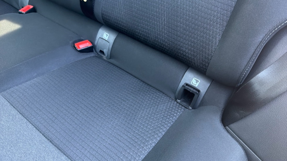 Nissan Qashqai 1.3 DiG-T MH N-Connecta 5dr Petrol Hatchback - Image 32