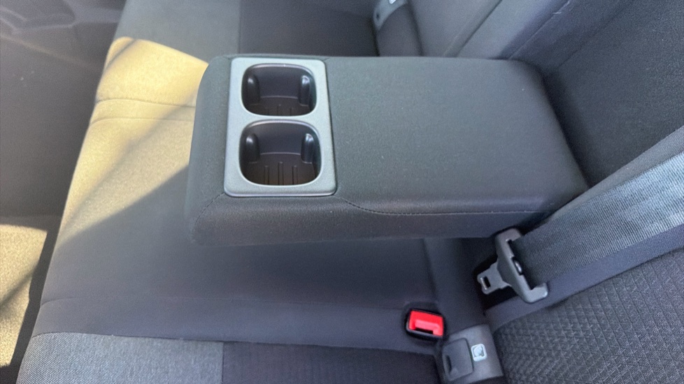 Nissan Qashqai 1.3 DiG-T MH N-Connecta 5dr Petrol Hatchback - Image 34